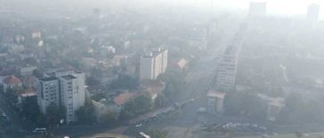Timiș: Fumul de la incendiile de vegetație din Serbia a atins un vârf vineri dimineață