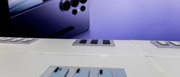 Samsung va devansa Apple pe o piață generală a smartphone-urilor care va scădea în 2026