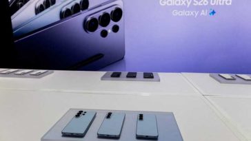 Samsung va devansa Apple pe o piață generală a smartphone-urilor care va scădea în 2026