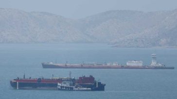 Tancurile petroliere stau la coadă pentru a încărca țiței în porturile din Venezuela
