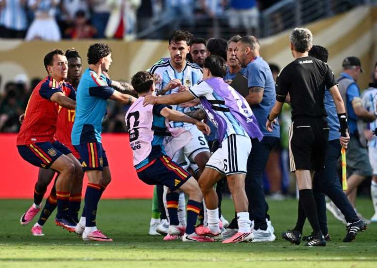 Fotbal – CM 2026: Argentinianul Leandro Paredes, suspendat 10 meciuri de FIFA