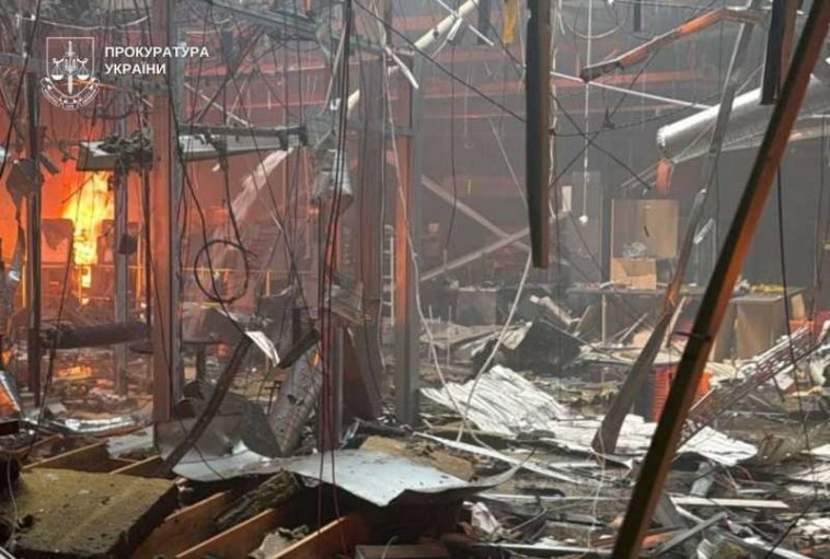 UPDATE #Ucraina: 14 persoane, ucise într-un atac al forţelor ruse asupra unui centru comercial