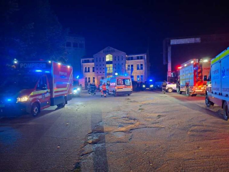 Arad: Trei persoane au suferit intoxicații ușoare și atac de panică, în urma unui incendiu la un centru medical