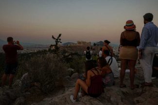 Controlorii de trafic aerian din Grecia sunt copleșiți de boom-ul turistic