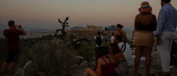 Controlorii de trafic aerian din Grecia sunt copleșiți de boom-ul turistic