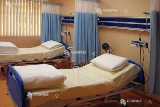 Arad: Una dintre victimele incendiului la garaje, în stare critică; se caută un loc la marii arși