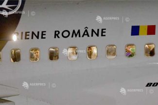 TAROM: Pasagerii cu mobilitate redusă pot solicita online, gratuit, asistență cu scaun rulant