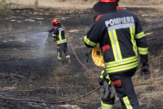 Pompierii români au continuat misiunile de stingere a incendiilor în Serbia