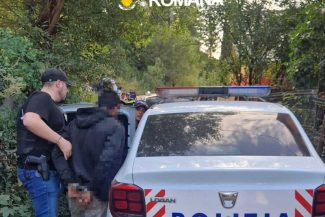 Harghita: Doi tineri au fost arestati după ce au agresat un taximetrist și au plecat cu mașina acestuia
