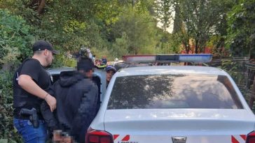 Harghita: Doi tineri au fost arestati după ce au agresat un taximetrist și au plecat cu mașina acestuia