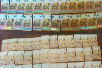 Bacău: Percheziții în patru județe și în Capitală la suspecți care achiziționau autoturisme cu euro falși
