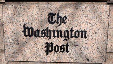 Ziarul Washington Post este obligat să reangajeze o editorialistă concediată pentru mesaje pe Facebook