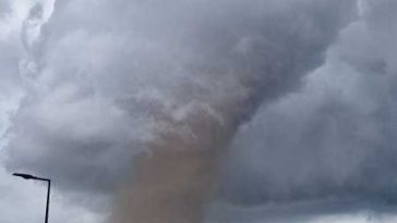 O tornadă a lovit sudul Franței, lăsând în urmă 41 răniți și pagube materiale