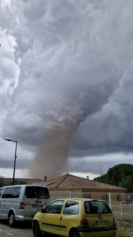 O tornadă a lovit sudul Franței, lăsând în urmă 41 răniți și pagube materiale
