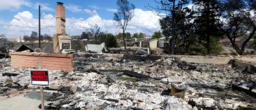 Zeci de case distruse de un incendiu de vegetație în statul american Nevada