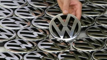 Șeful Volkswagen s-a confruntat cu muncitorii nemulțumiți de planurile sale vizând reduceri drastice de personal