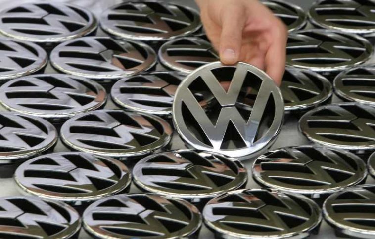 Șeful Volkswagen s-a confruntat cu muncitorii nemulțumiți de planurile sale vizând reduceri drastice de personal