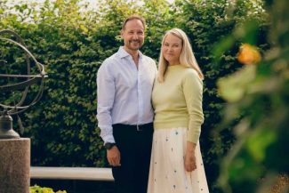 Prințul Haakon al Norvegiei și soția sa, Mette-Marit, sărbătoresc nunta de argint