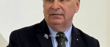 Bolojan anunță că ar urma să fie menținut actualul sistem privind acordarea burselor sociale