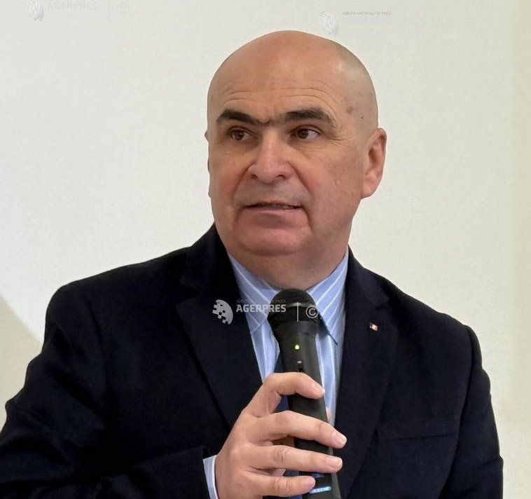 Bolojan anunță că ar urma să fie menținut actualul sistem privind acordarea burselor sociale