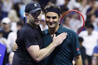 Tenis: Roger Federer l-a învins pe Andy Roddick într-un meci demonstrativ la Flushing Meadows