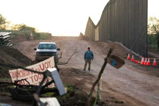Autoritățile americane reiau construcția zidului de 100 de kilometri la granița dintre Arizona și Mexic