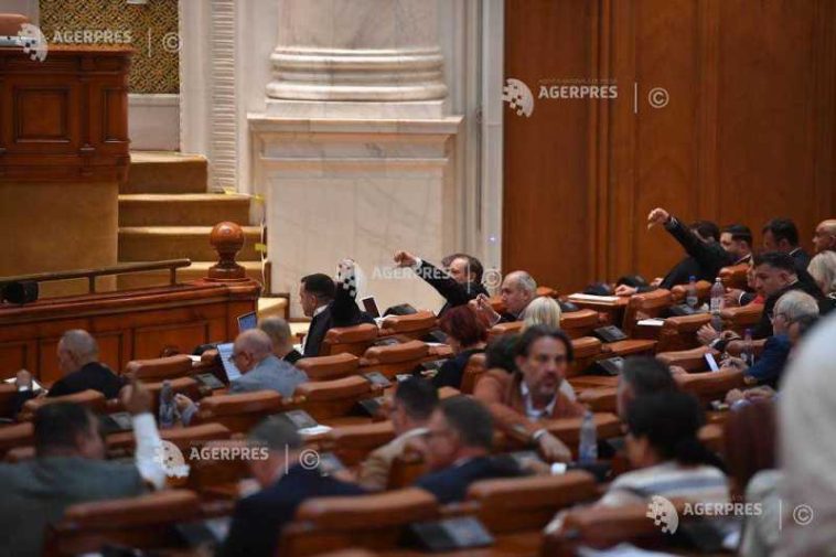 Camera Deputaților/ Modificări legislative în privința incompatibilităților personalului contractual din administrație