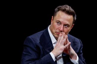 Volodimir Zelenski îl decorează pe Elon Musk pentru ‘meritele sale excepționale în apărarea vieții oamenilor și a libertății’