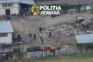 VIDEO Argeș: Percheziții într-un dosar privind gestionarea ilegală a deșeurilor; patru persoane reținute