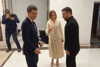 VIDEO Zelenski, la Chișinău: #Ucraina este pregătită să contribuie la dezvoltarea capacităților de apărare ale României și Republicii…