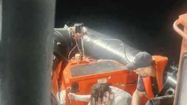 VIDEO Intervenție în Marea Neagră pentru salvarea echipajului unei nave care s-a scufundat; 12 persoane la bord