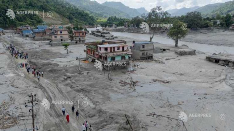 Numeroase victime ale inundațiilor din Nepal se aflau într-un pelerinaj la poalele Muntelui sacru Kailash