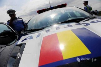 Arad: Agentul aflat la volanul mașinii de poliție implicată în accident cu trei răniți ar fi condus cu viteză excesivă