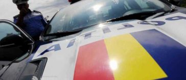Arad: Agentul aflat la volanul mașinii de poliție implicată în accident cu trei răniți ar fi condus cu viteză excesivă
