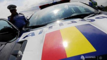 Arad: Agentul aflat la volanul mașinii de poliție implicată în accident cu trei răniți ar fi condus cu viteză excesivă