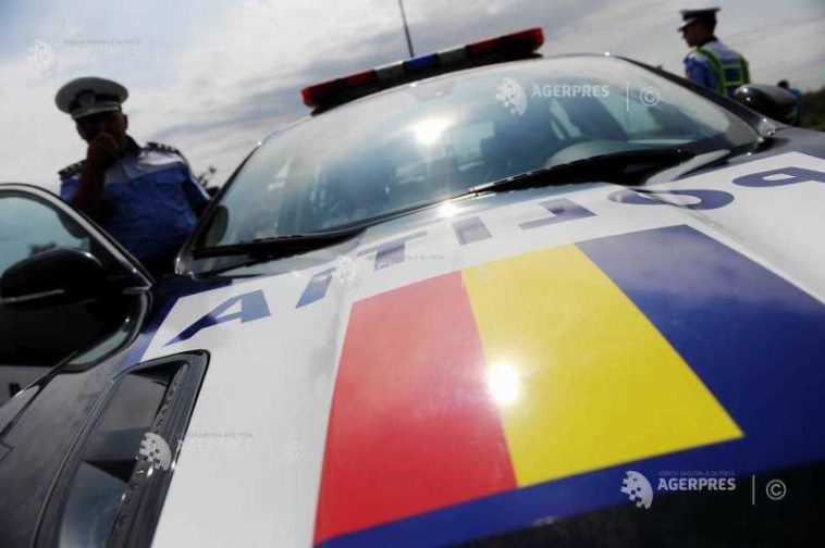 Arad: Agentul aflat la volanul mașinii de poliție implicată în accident cu trei răniți ar fi condus cu viteză excesivă