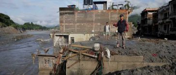 Salvatorii din Nepal acționează sub amenințarea producerii unor noi viituri; peste 550 de morți