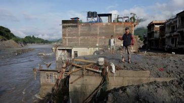 Salvatorii din Nepal acționează sub amenințarea producerii unor noi viituri; peste 550 de morți