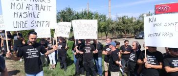 Arad: Un nou protest al păgubiților care nu și-au primit mașinile plătite la un dealer