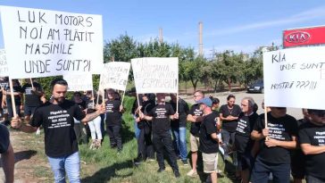 Arad: Un nou protest al păgubiților care nu și-au primit mașinile plătite la un dealer