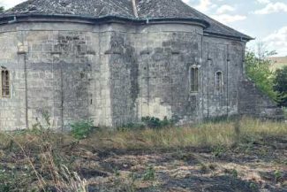 Vaslui: Incendiu în curtea bisericii monument din Tatomirești; au ars 1.500 de metri pătrați de vegetație uscată