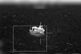 VIDEO Trafic de droguri: Forțe americane și ecuadoriene au interceptat o navă suspectă în Pacificul Oriental