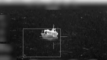 VIDEO Trafic de droguri: Forțe americane și ecuadoriene au interceptat o navă suspectă în Pacificul Oriental