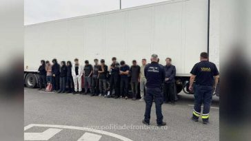 Poliția de Frontieră: 15 cetățeni străini depistați ascunși într-un automarfar la Calafat