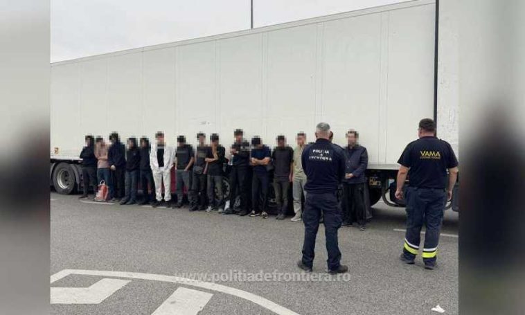 Poliția de Frontieră: 15 cetățeni străini depistați ascunși într-un automarfar la Calafat