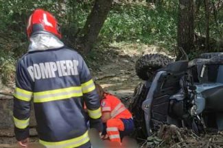 VIDEO Argeș: ATV răsturnat în comuna Vlădești; o persoană a decedat, iar alta a ajuns la spital