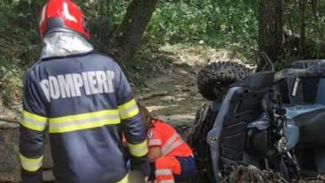 VIDEO Argeș: ATV răsturnat în comuna Vlădești; o persoană a decedat, iar alta a ajuns la spital