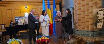 Doi lideri ai comunității românești din Cernăuți, decorați de președintele Nicușor Dan (GALERIE FOTO)