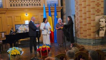Doi lideri ai comunității românești din Cernăuți, decorați de președintele Nicușor Dan (GALERIE FOTO)