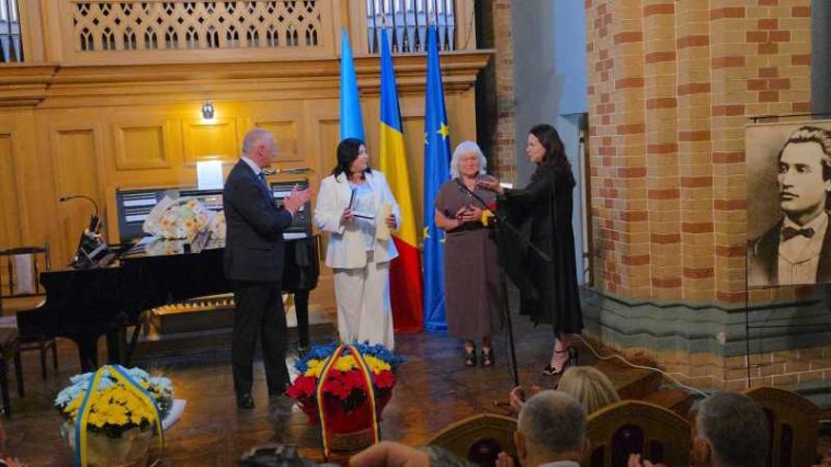 Doi lideri ai comunității românești din Cernăuți, decorați de președintele Nicușor Dan (GALERIE FOTO)